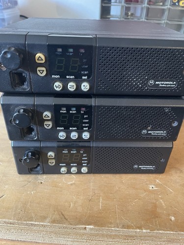 Talkie-walkie Motorola GP300 UHF 400-470 MHz – Portable Avec Antenne Et Batterie – Occasion