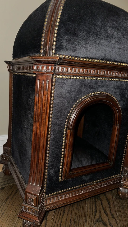 Cama francesa de terciopelo negro tapizada de terciopelo negro para perros de lujo de Luis XVI de finales del siglo XIX Foto 3 de 4