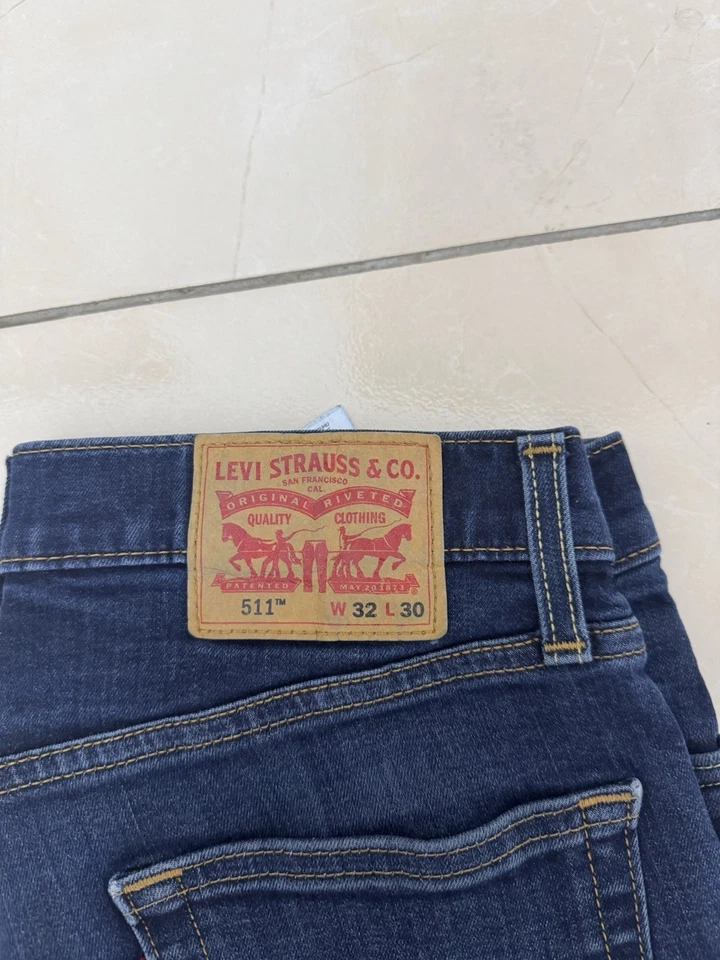 Jean Levis 511 Taille W 32 L30 en bon état - Photo 2/4