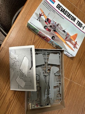 Monogram Devastator TBD-I Carrier-based Douglas torpedo-bomber 1/48 model kit
