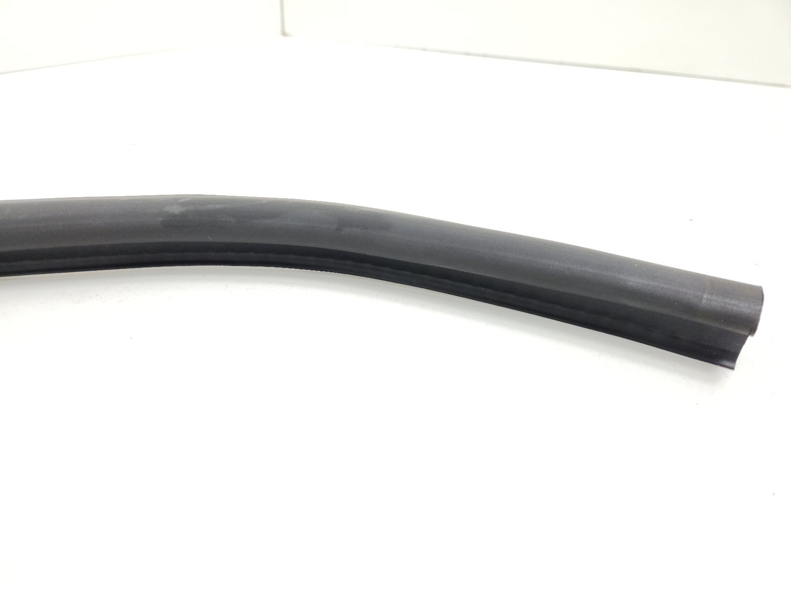 2015-2017 MCLAREN 675LT FRONT LEFT SIDE DOOR RUBBER WEATHERSTRIP STRIP SEAL OEM
