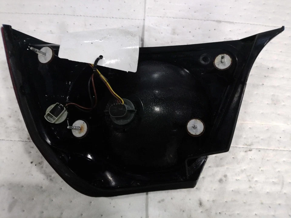 Conjunto de luz trasera izquierda usado se adapta a: Chevrolet Impala 2003 cuarto montado en panel Foto 3 de 4