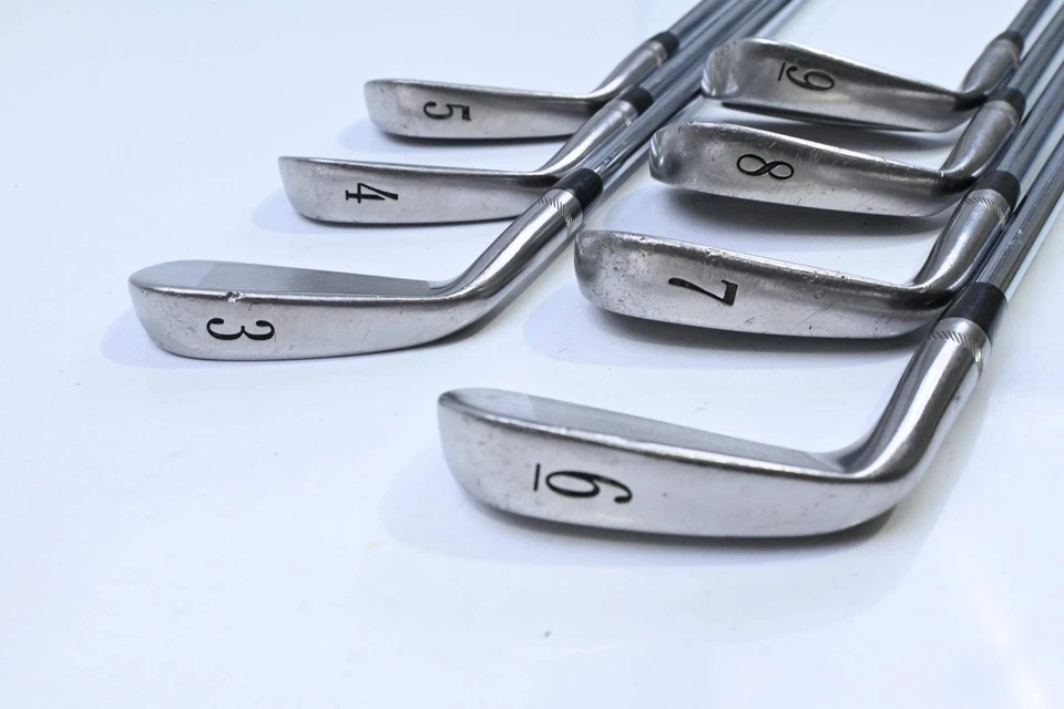 Titleist DCI 990 Irons / 3-9 / Regular Flex Dynamic Gold R300 Shafts - Image 4 of 4