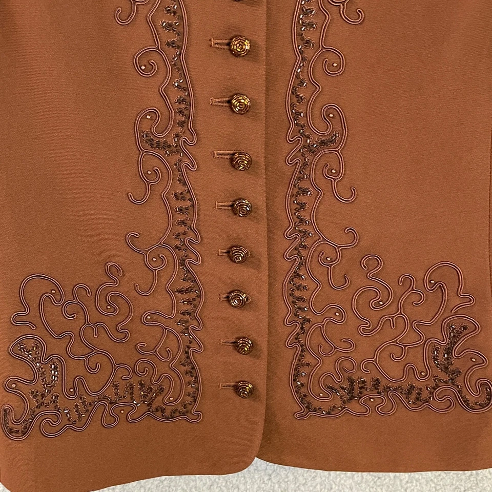 Traje Lord & Taylor’s para mujer 12P chaqueta y falda marrón sin cuello botones con cuentas Foto 2 de 4