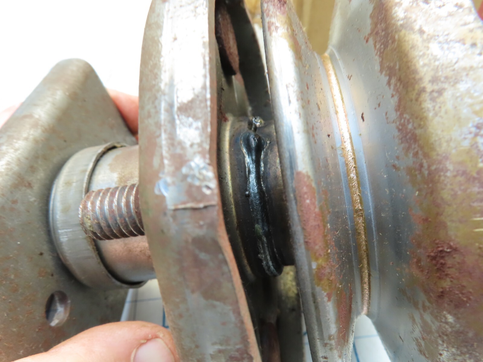 Husqvarna 71633 Jackshaft Spindle Assembly New Very Ugly Grease is Dry