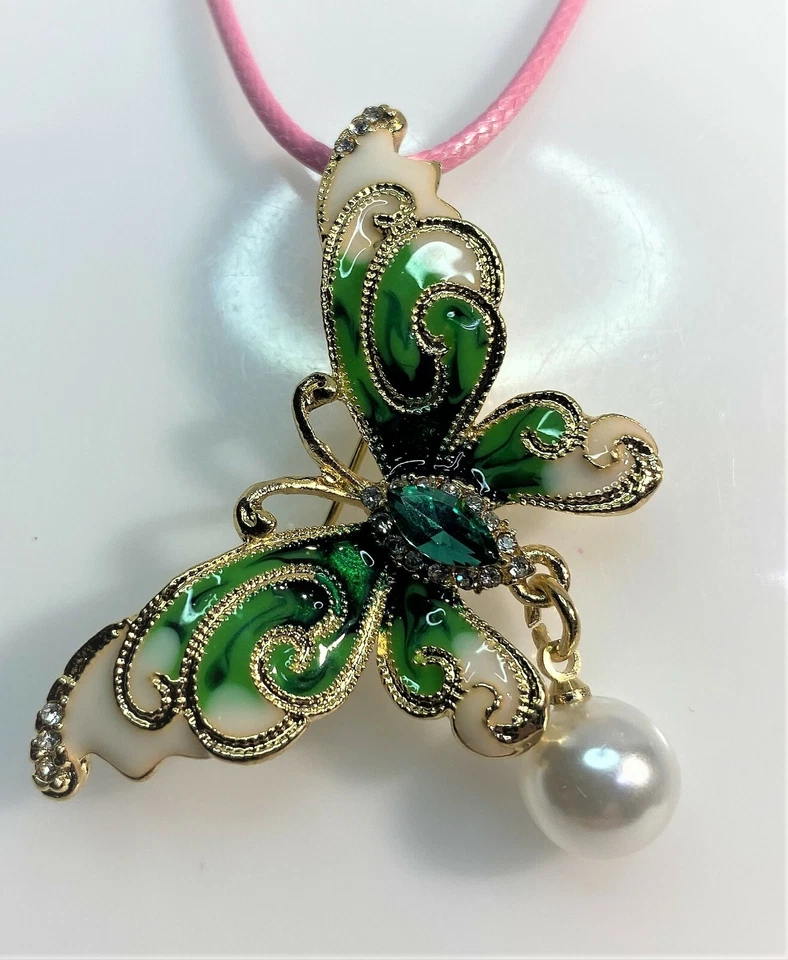 BETSEY JOHNSON MARIPOSA COLGANTE/ALFILER CREMA Y VERDE ESMALTE CRISTALES Y IMITACIÓN PERLA Foto 2 de 3