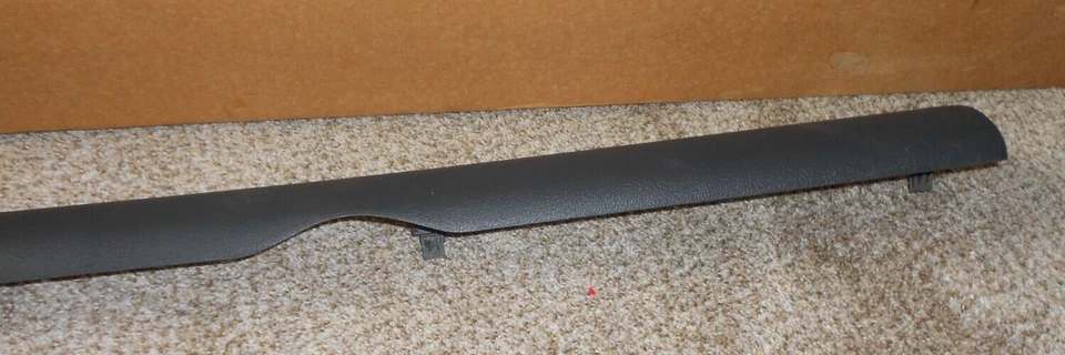 Nueva placa de umbral de puerta genuina GM 1995-02 Chevy Cavalier/Sunfire # 22575172 nueva de fábrica OEM Foto 3 de 4