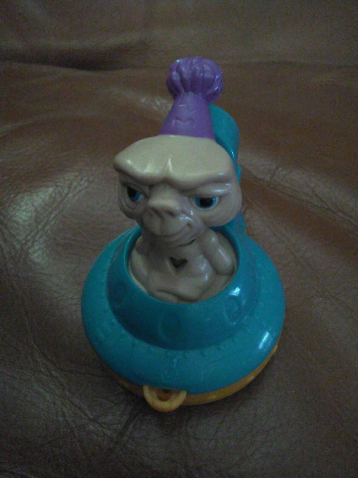 Toys E.T 1994 nave espacial extraterrestre extraterrestre figura de juguete rodante UCS Foto 2 de 3