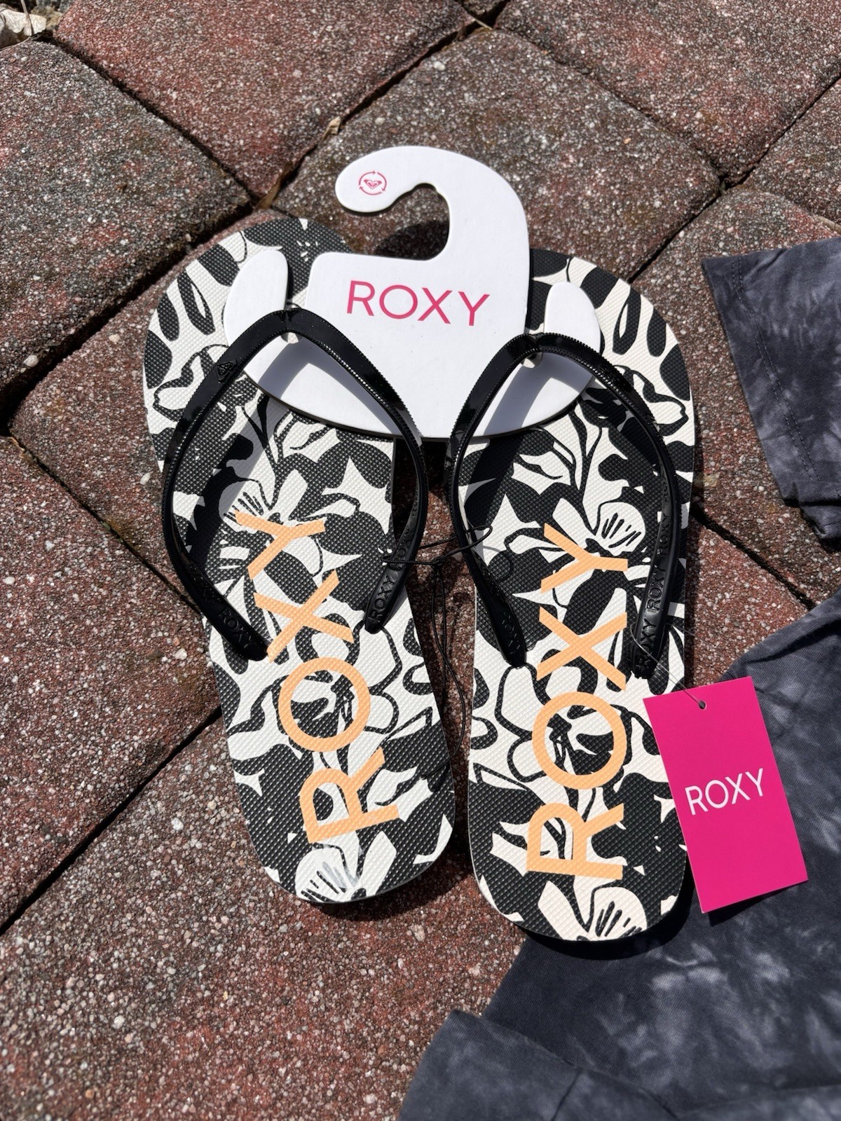 Roxy Women’s Black/White/Peach Floral Flip Flop Sandals US 9 EU 40 Logo Rubber