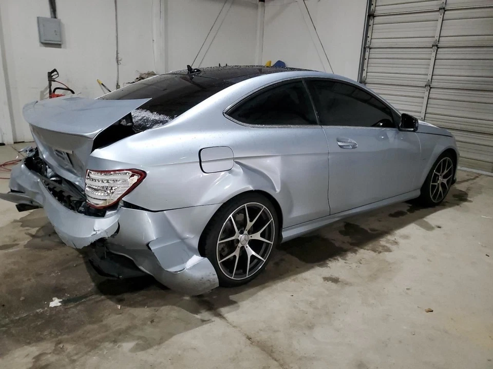 2013 Mercedes C-Class C250 Automatic Transmission 1.8L RWD 75000 Miles Foto 4 de 4