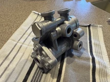 HR-1  Relay Valve Bendix- Lucas Girling 296012