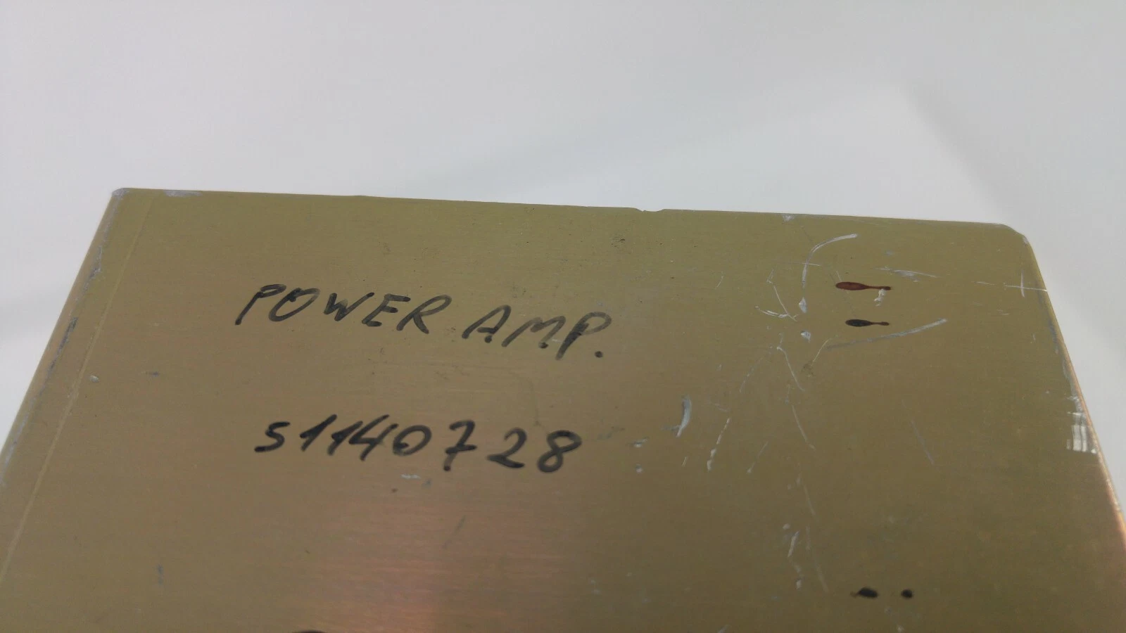 Handwritten note on the power supply case: POWER AMP. 51140728
