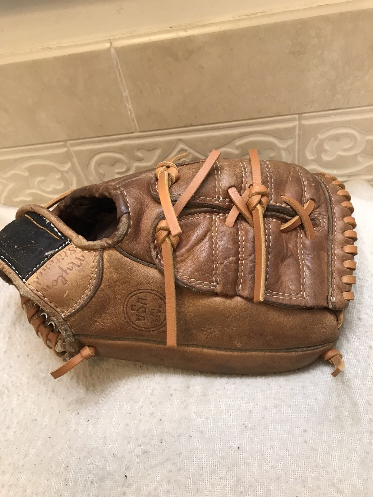 MacGregor USA A2930 Joe 11” Baseball Glove Right Hand Throw