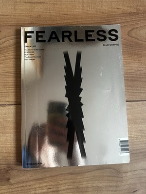 LE SSERAFIM 1st Mini Album 'FEARLESS' (BLUE CHYPRE Ver.) - Volume 2 (CD) Album