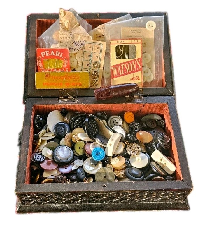 Estate Find Vintage Sewing Box Full of Buttons & Notions Presto Bakelite