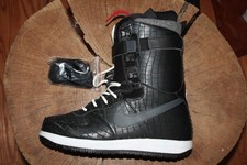NEW NIKE SNOWBOARD BOOTS SIZE 12