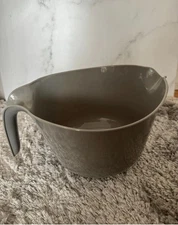 Mixing Bowl Non-Slip Gray Handle & Pour Spout-Brand New