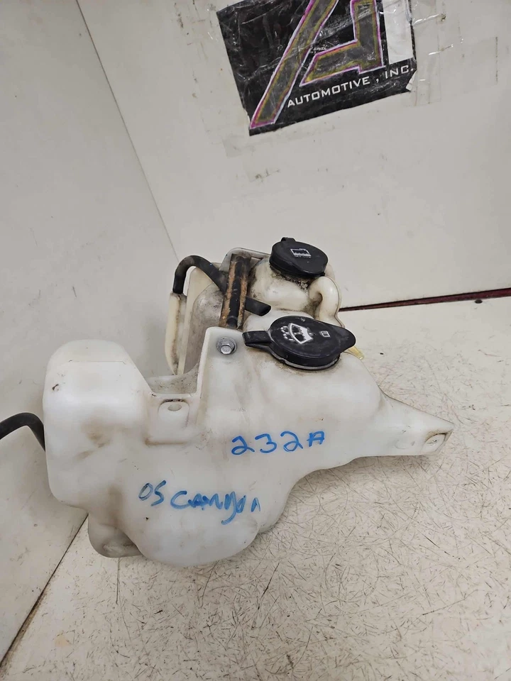 Botella de líquido para lavadora GMC CANYON 04-12 con bomba con depósito de desbordamiento de refrigerante OEM Foto 3 de 4