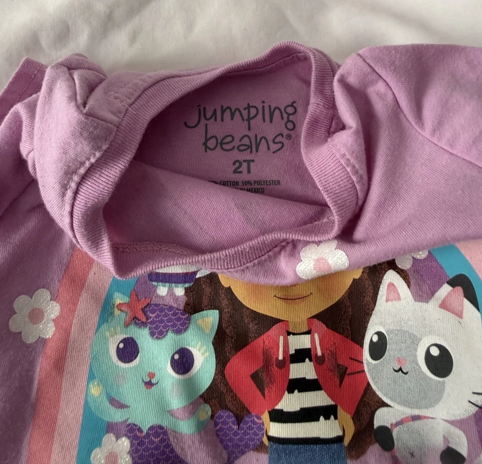 Camiseta de manga corta púrpura Jumping Beans® Gabby's Dollhouse “Ameowzing” talla 2T Foto 3 de 4