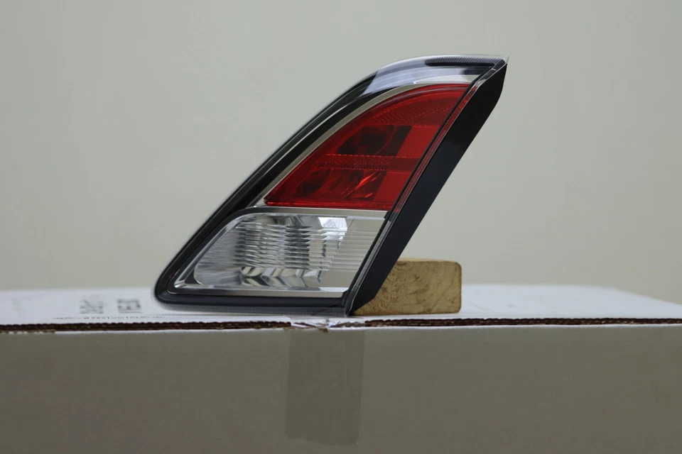 Lanterna traseira interna 2009 2013 Mazda 6 passageiro direito fabricante de equipamento original GS3L-513G0D - Imagem 3 de 4