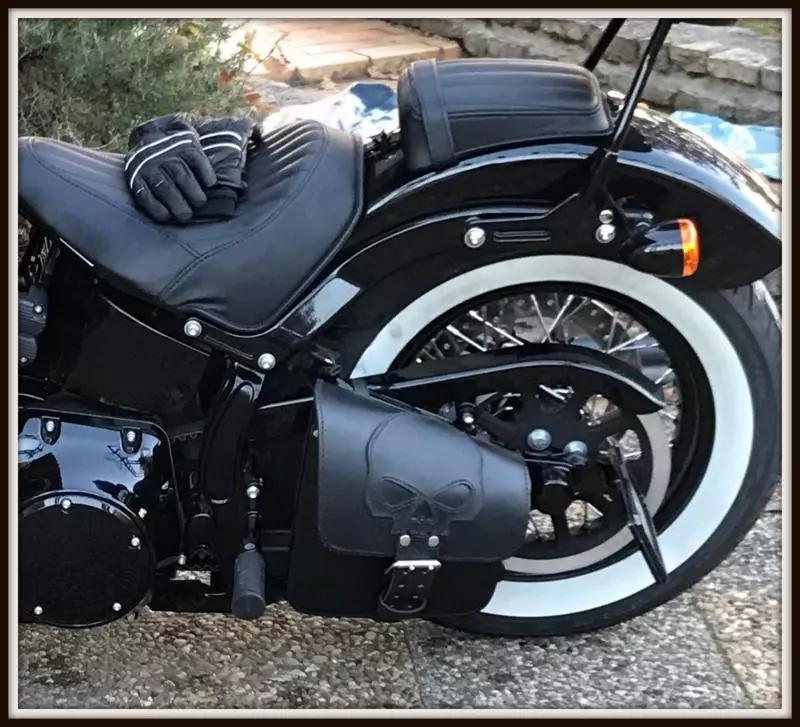 Sacoche de cot en Cuir T te de Mort SKULL Harley Softail Fatboy