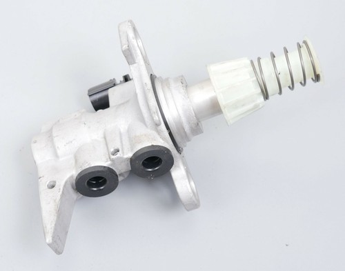 Audi A4 8W B9 2.0 TDI 2016 DEUA Hauptbremszylinder 0981