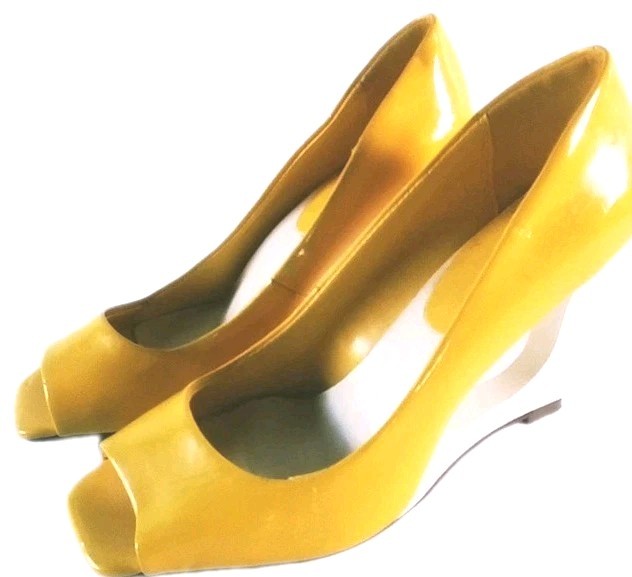 Stylish White Cutout Wedge Peekaboo Pumps for Women Size 7.5