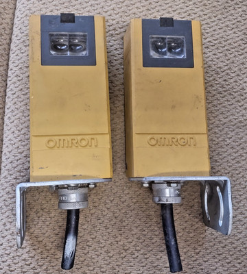 Set of 2 OMRON E3K-D2 PHOTOELECTRIC SWITCHES 100-240 VAC/24-240 VDC E3KD2