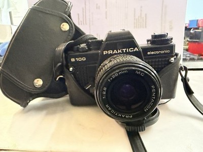 Praktica B100 Electronic + Pentacon Prakticar 1:2,8 MC 28 mm Objektiv Batt Neu !