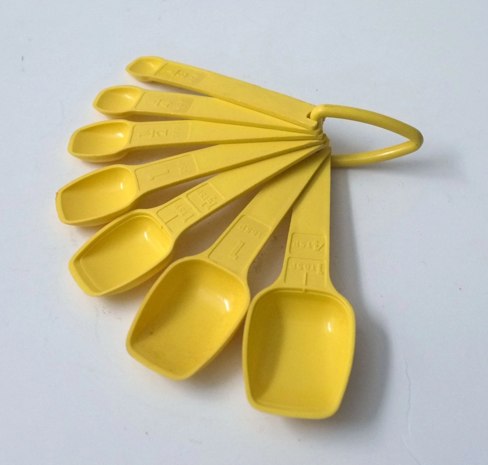 Vintage Tupperware Measuring Spoons * Citrus Yellow Set of 7