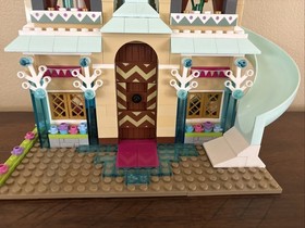 LEGO Disney: 100% Arendelle Castle Celebration 41068 with all minifigures