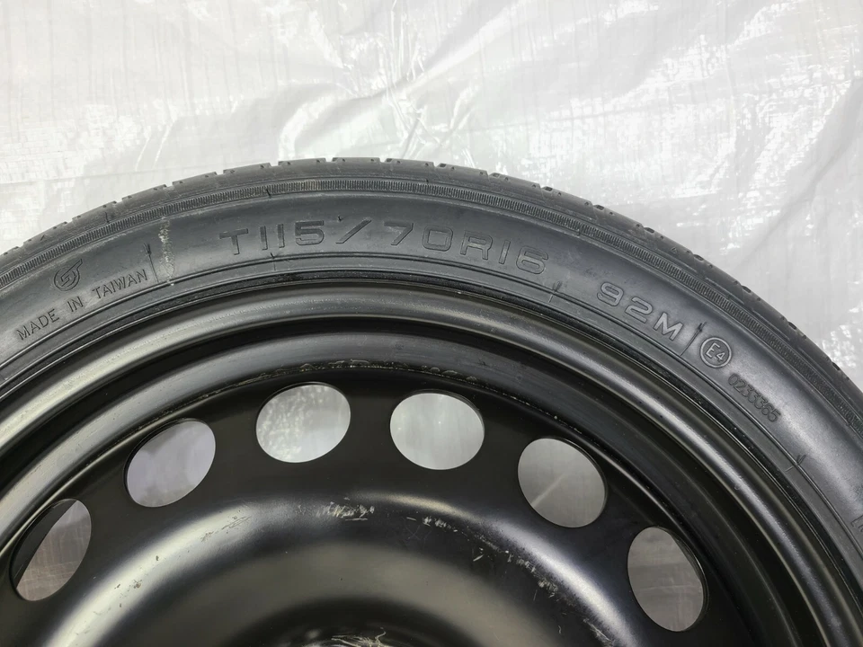 Kit de herramientas de gato de neumático de repuesto Chevrolet Cruze 2011-2012 OEM T115/70R16 Foto 4 de 4