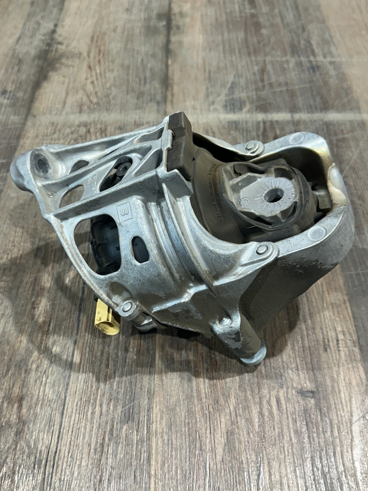 2018-2024 LAMBORGHINI URUS LEFT ENGINE MOTOR MOUNT OEM
