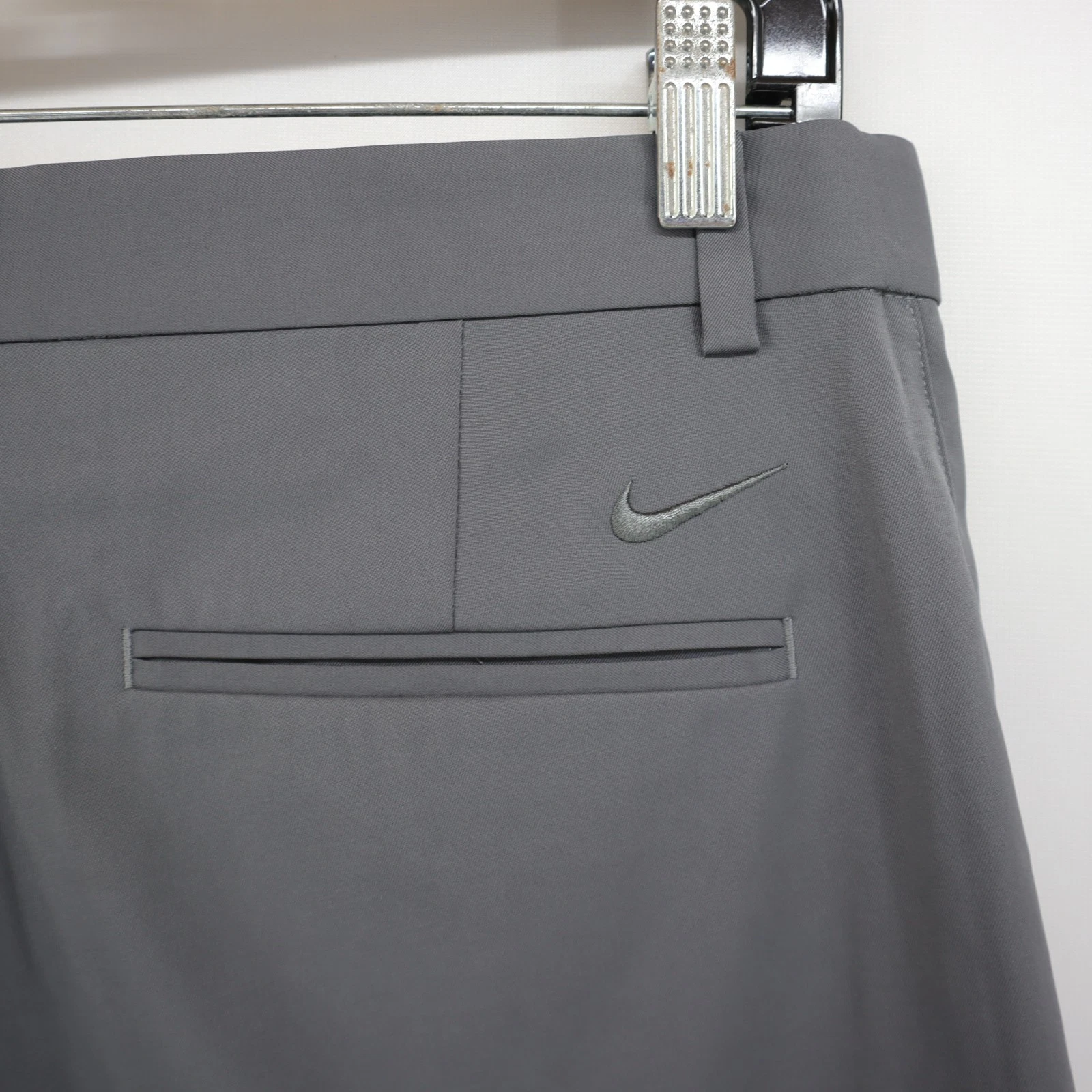 Men's Nike Golf Dri Fit Performance Golf Shorts Size 30 Gray Standard Fit Chino