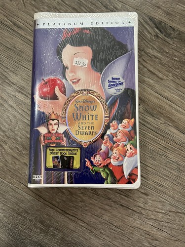Walt Disney's Snow White and the Seven Dwarfs VHS Platinum Edition #22253 - Picture 1 of 3