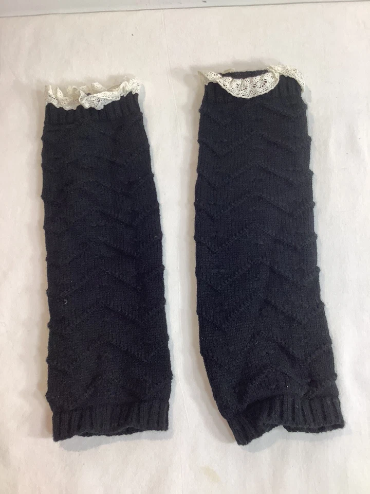 Puños de botas de punto negros con cable de encaje blanco tejido, talla única para la mayoría Foto 2 de 4
