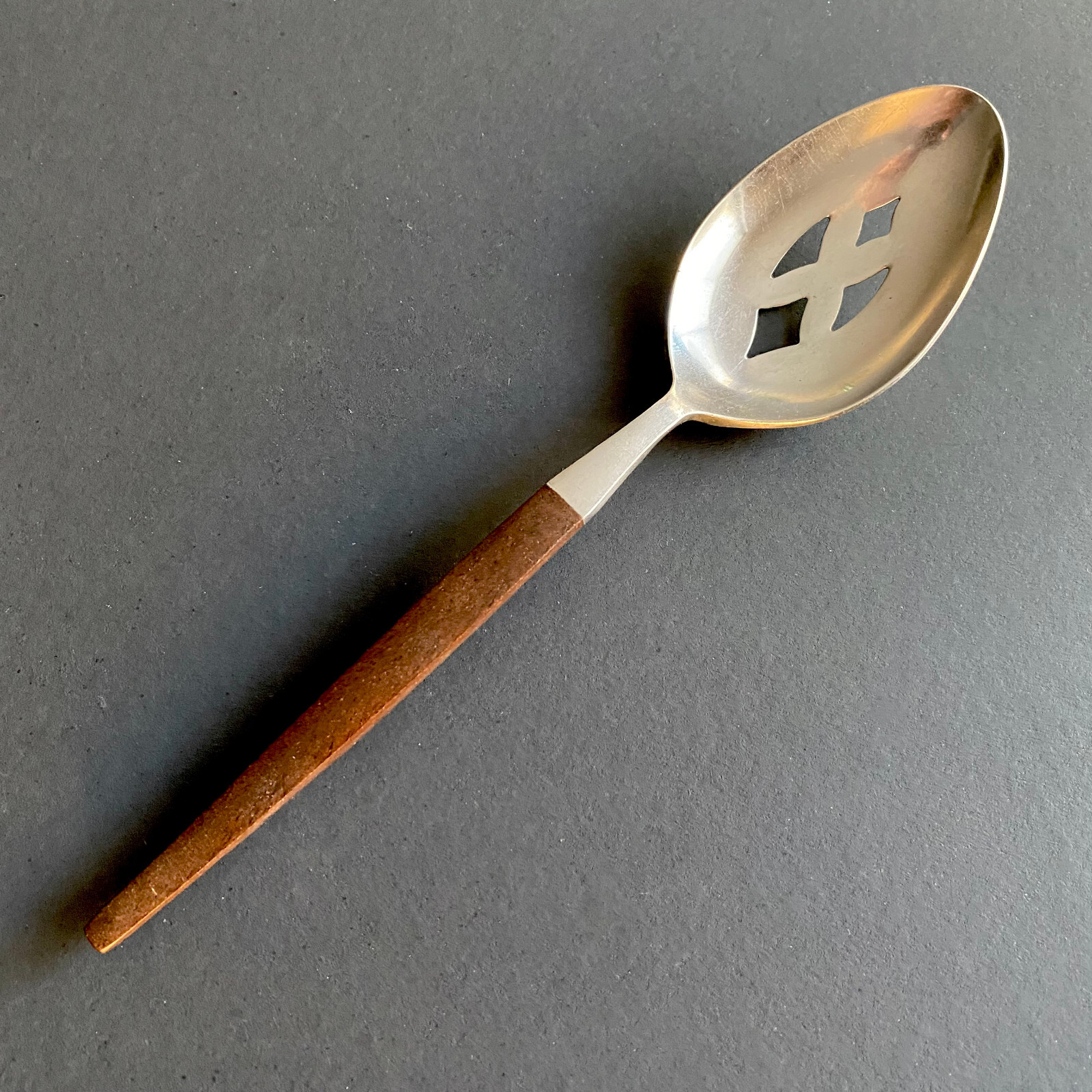 Vintage Ekco ETERNA Canoe Muffin Serving Spoon Pierced International