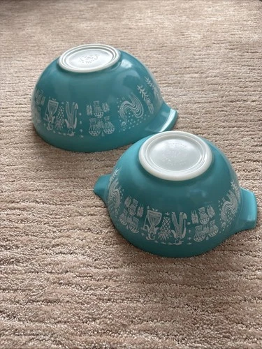 Vintage Pyrex Amish Butterprint Turquoise  White  Cinderella Bowls 4 Qt & 1.5 Qt