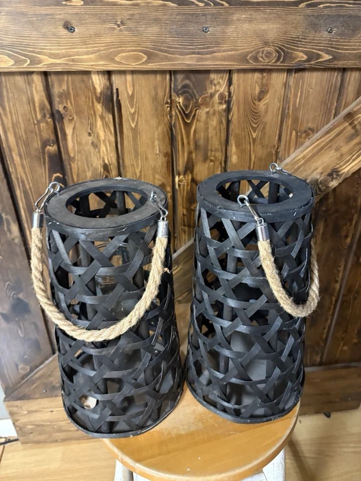 Juego de 2 linternas portavelas tejidas de bambú rústico negro 12 con asas de cuerda Foto 3 de 4