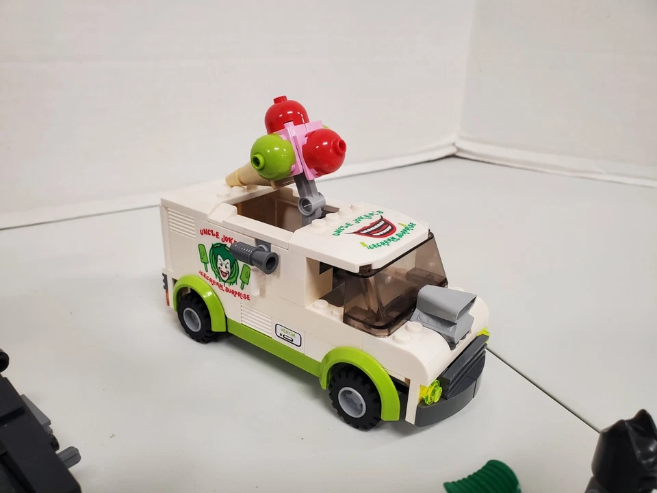 LEGO Batman: The Tumbler: Joker's Ice Cream Surprise (7888) 100% Completo Foto 3 de 4