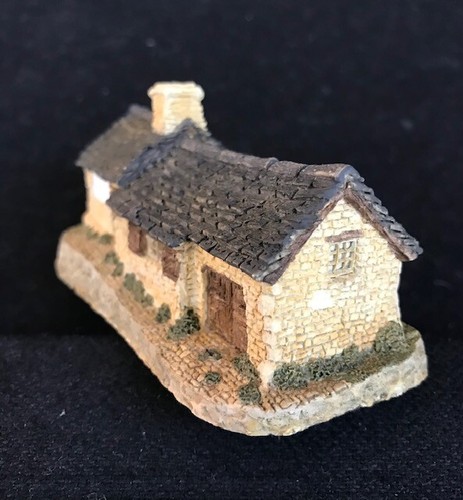 David Winter ~ THE BLACKSMITH'S COTTAGE ~ MIB ~ COA ~ PERFECT WITH BOLD COLORS - Picture 2 of 12