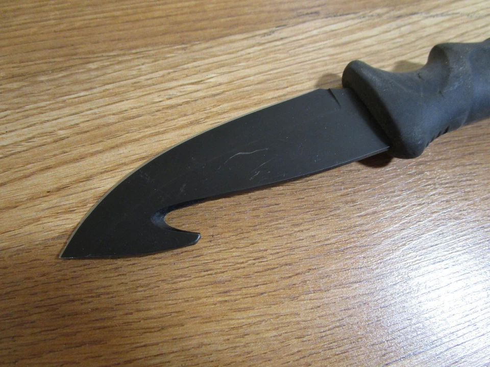 CUCHILLO GANCHO TRIPA CAZA PECES HOJA FIJA CAMILLUS TITANIO 4-1/4" Mango de Goma Foto 3 de 4