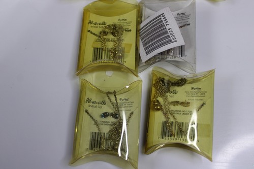 INITIAL NECKLACE AND EARRINGS SETS LOT OF 42 BIJOU MOMENTS - Picture 6 of 6