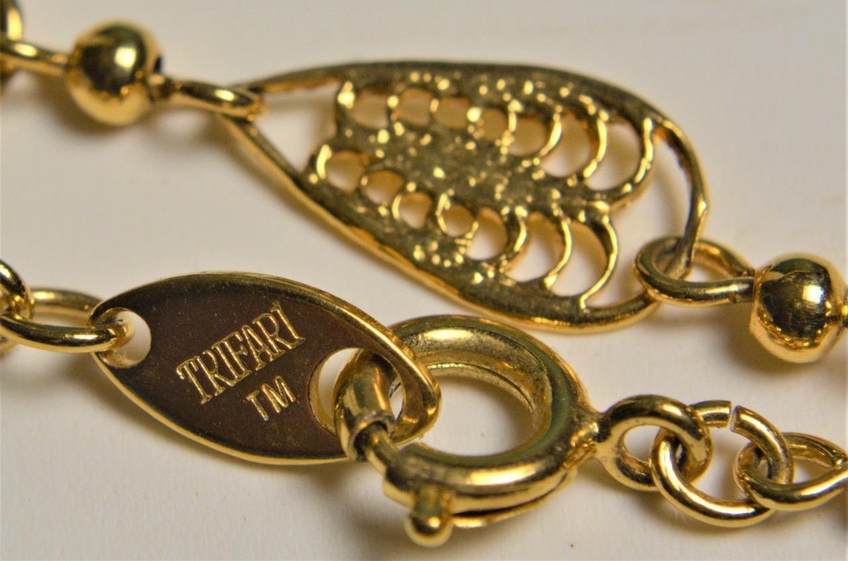 Vintage 80s Signed TRIFARI TM Goldtone Filigree TEARDROP Shape