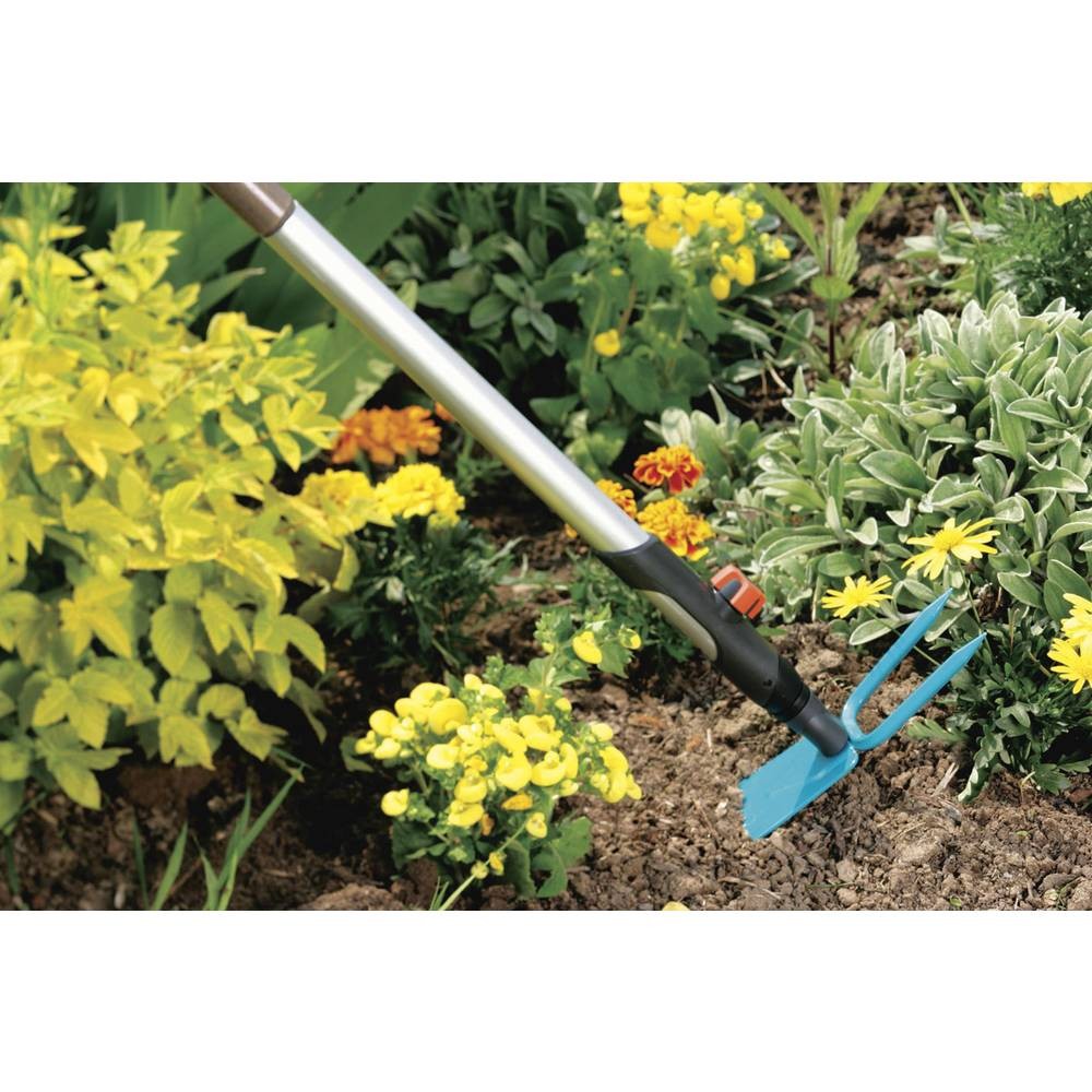 Serfouette Gardena Combisystem pour désherber les espaces étroits