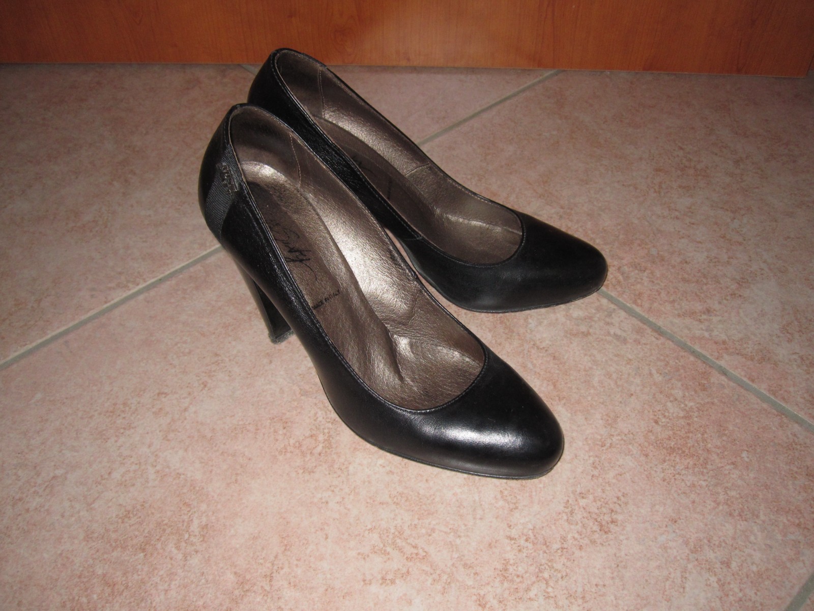 WOMEN'S ROUND TOE HEEL PUMPS SHOES col. BLACK LEATHER NO. 39 brand MISS SIXTY