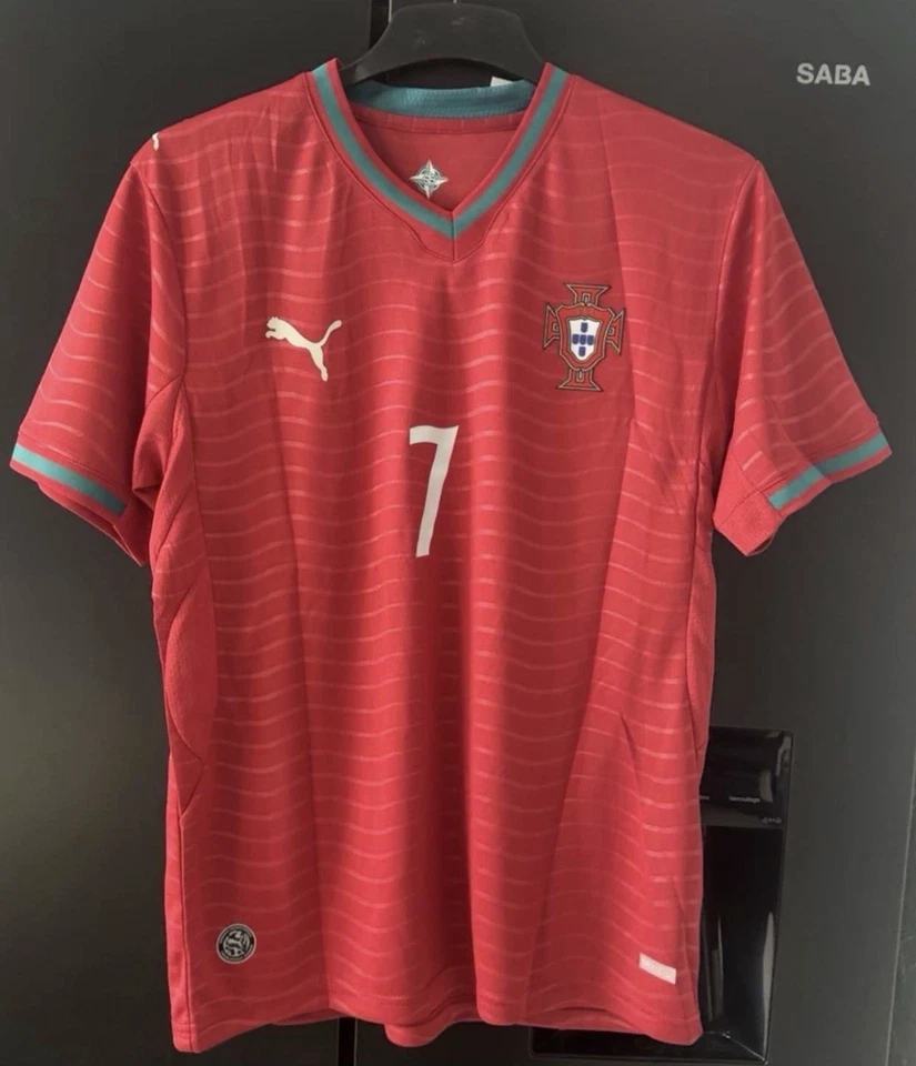 Puma Maillot de football Portugal rouge n°7 Ronaldo manches courtes Taille S - Photo 1/1