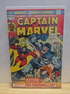 MARVEL CAPTAIN MARVEL #30 WITH THE CONTROLLER. BEAUTIFUL SHAPE. FREE SHIPPING!