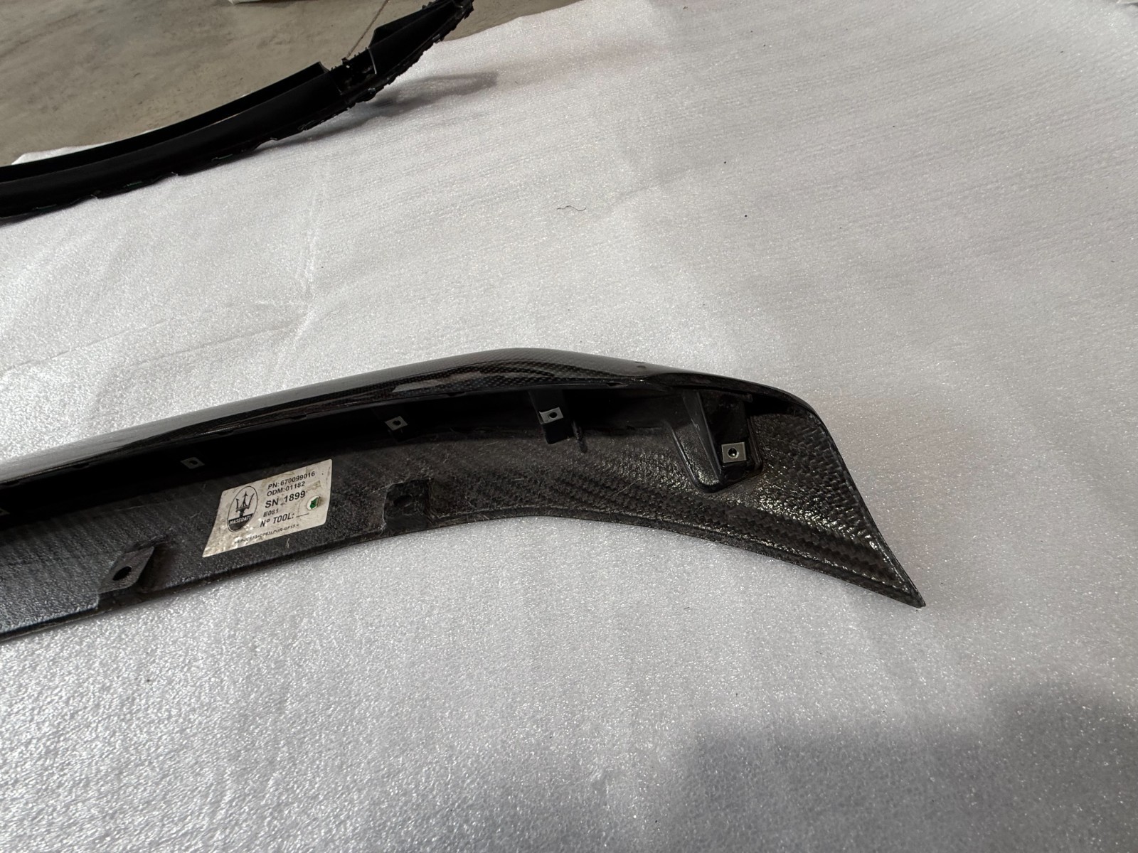 Modanatura Carbonio Paraurti MASERATI GHILBI  TROFEO GRANDSPORT OEM 670099016