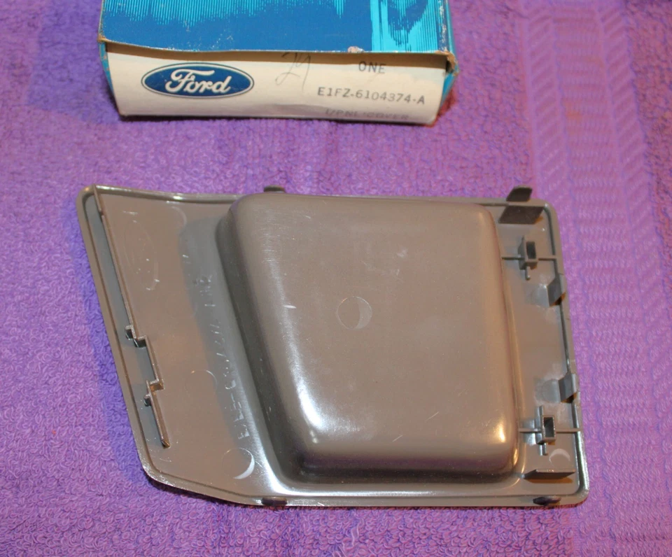 1981 1982 1983 Ford Escort EXP Mercury Lynx LN7 NOS RH PORTA RÁDIO ALTO-FALANTE CAPA - Imagem 3 de 3